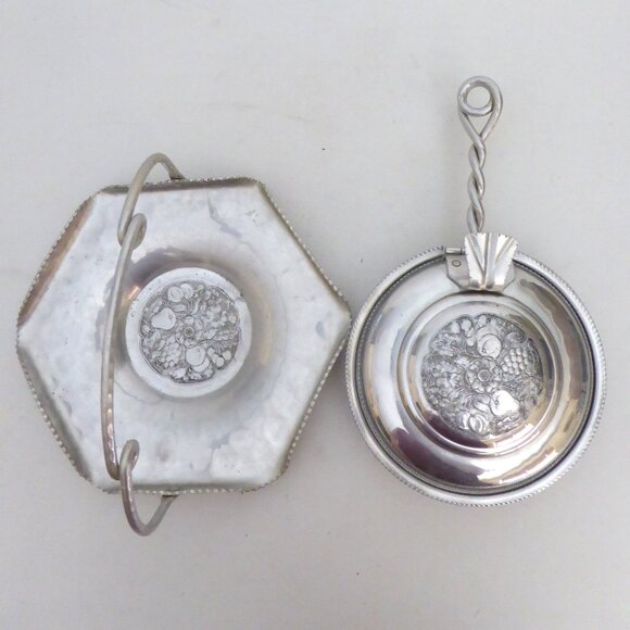 VINTAGE CROMWELL ALUMINUM HAND WROUGHT FRUIT FLOWERS PATTERN DISH BUTLER SET - Picture 3 of 15